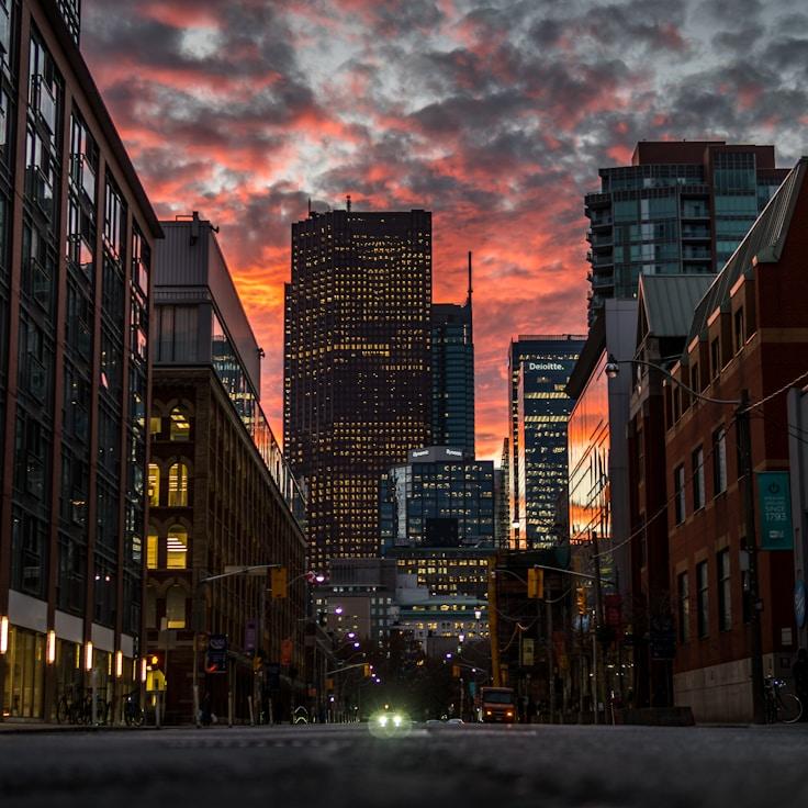 Parents evaluating schools in Germany